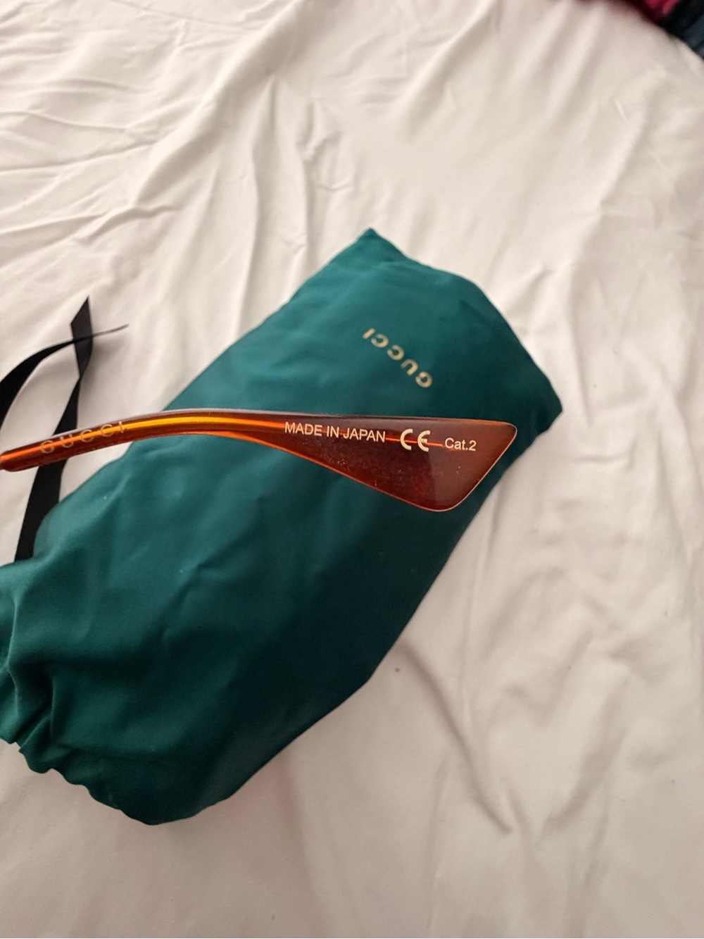 Gucci Black Round 'L'Aveugle Par Amour' Logo Sunglasses with Gold Bridge GG0113S - Picture 9 of 15